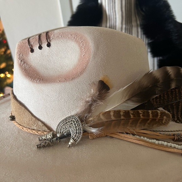 Cream Wide-Brimmed Hat with Feather and Fabric Accent - Picture 5 of 13